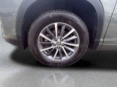 Used 2018 Toyota Highlander XLE image 14