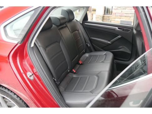 Used 2017 Volkswagen Passat 1.8T R-Line image 19