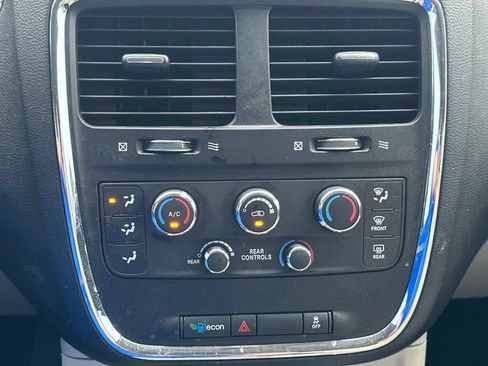Used 2015 Dodge Grand Caravan SXT FWD image 25