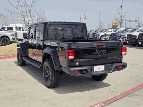 New 2025 Jeep Gladiator Sport image 3