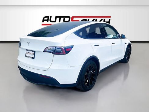 Used 2025 Tesla Model Y Long Range RWD image 7