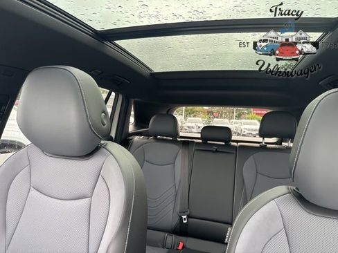New 2025 Volkswagen Tiguan SE R-Line image 18