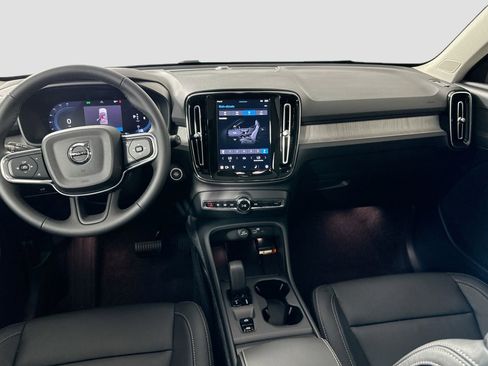 New 2025 Volvo XC40 B5 Core w/ Protection Package Premier image 19