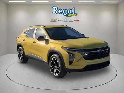 Used 2024 Chevrolet Trax RS FWD image 1