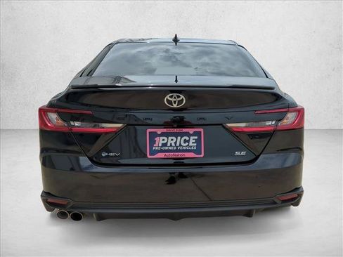 Used 2025 Toyota Camry SE FWD image 7