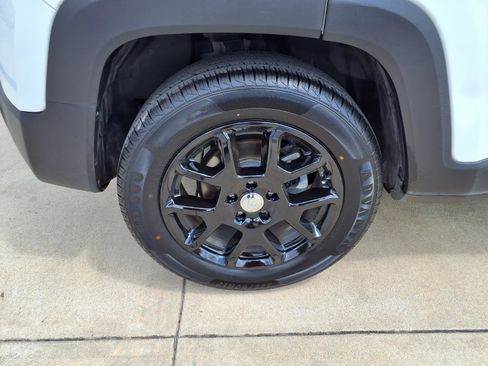 Used 2020 Jeep Renegade Latitude w/ Popular Equipment Group image 26