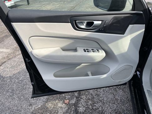 Used 2024 Volvo XC60 B5 Plus image 20
