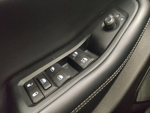 Used 2023 Jeep Grand Cherokee Altitude AWD/4WD image 27