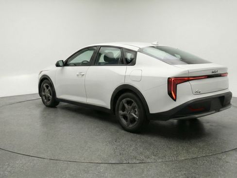 Used 2025 Kia K4 LXS image 6