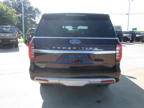 Used 2024 Ford Expedition Platinum AWD/4WD image 5