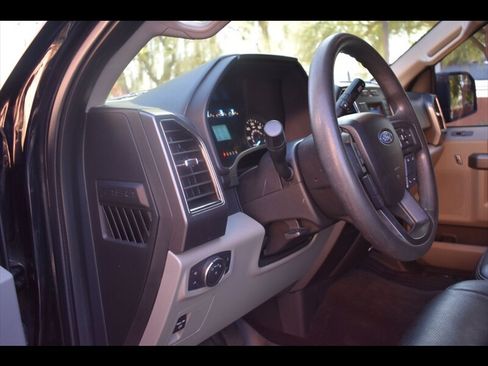 Used 2018 Ford F150 XLT AWD/4WD image 15