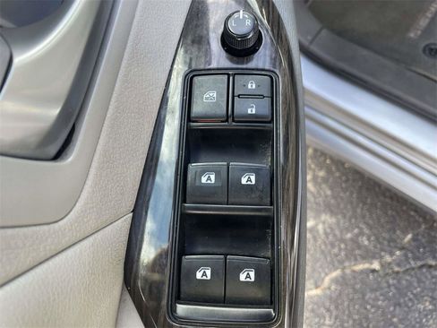 Used 2018 Toyota Sienna XLE image 16