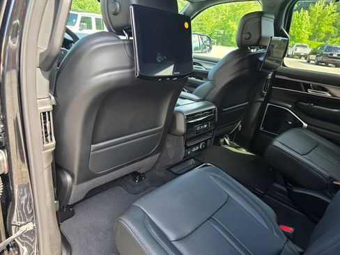 New 2026 Jeep Grand Wagoneer L Limited AWD/4WD image 25