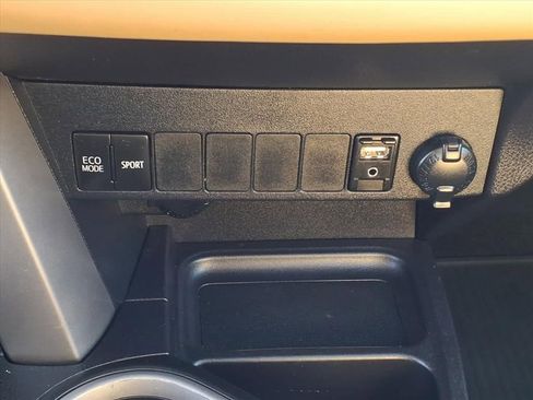 Used 2016 Toyota RAV4 XLE image 8