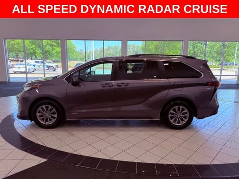 Used 2021 Toyota Sienna LE w/ LE Plus Package FWD image 4