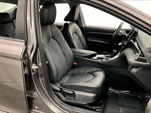 Used 2024 Toyota Camry SE image 8