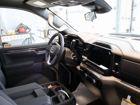 Used 2025 GMC Sierra 1500 Elevation image 38