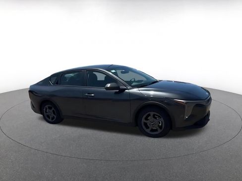 Used 2025 Kia K4 FWD image 2