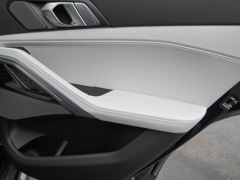 Certified 2025 BMW X6 xDrive40i w/ Climate Comfort Package image 34