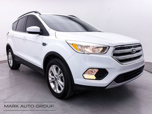 Used 2018 Ford Escape SE w/ SE Sync 3 Package FWD image 1