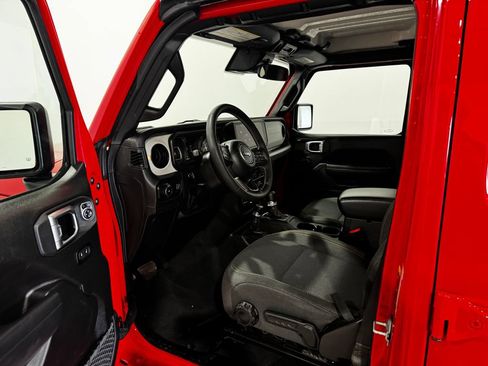 Used 2025 Jeep Wrangler Unlimited Sport AWD/4WD image 17