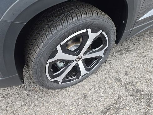 New 2025 Volkswagen Taos SEL image 2