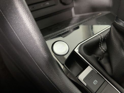 Used 2024 Volkswagen Taos SE image 25