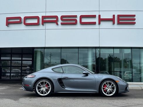 Used 2025 Porsche 718 Cayman S RWD image 12