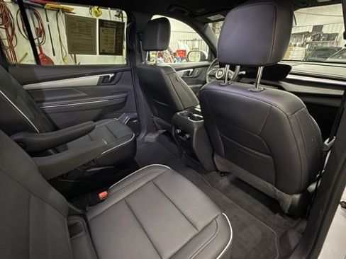 Used 2025 Buick Enclave Preferred image 26