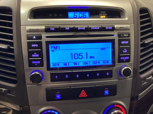 Used 2011 Hyundai Santa Fe GLS image 20