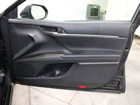 Used 2022 Toyota Camry SE image 32