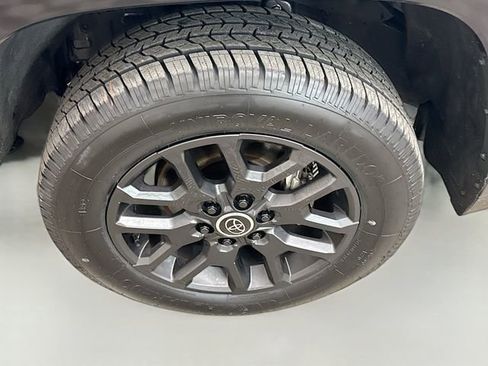 Used 2024 Toyota Tundra Platinum AWD/4WD image 35