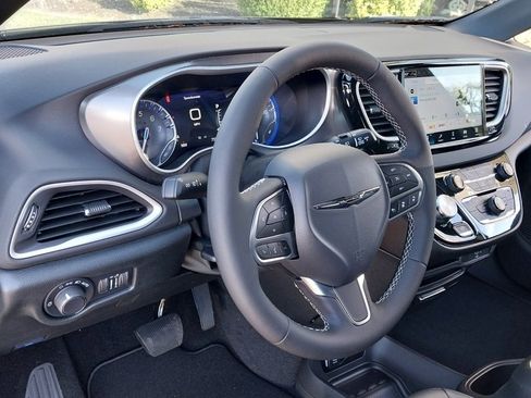 New 2026 Chrysler Voyager LX image 19