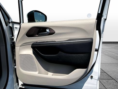 Used 2023 Chrysler Voyager LX FWD image 29