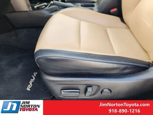 Used 2018 Toyota RAV4 Limited image 27