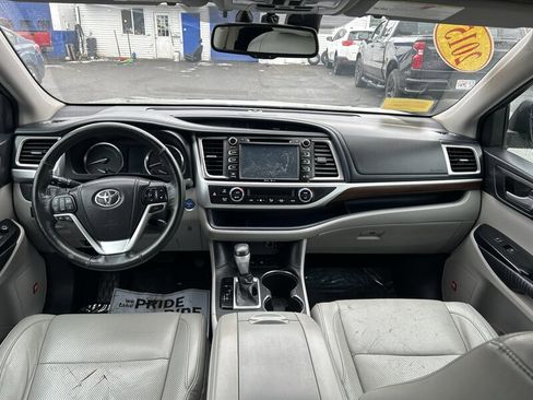 Used 2015 Toyota Highlander Limited Platinum image 12