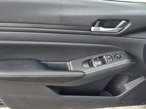 Used 2025 Nissan Altima 2.5 SV image 16