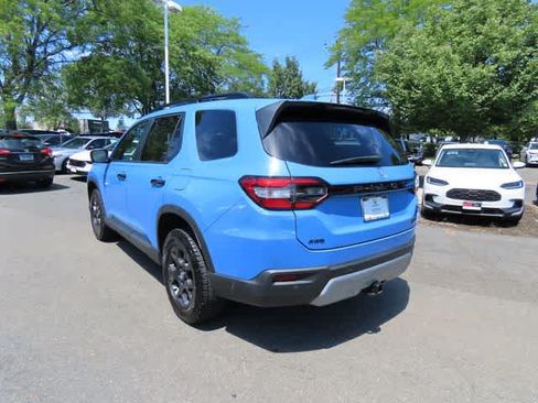 Used 2025 Honda Pilot TrailSport image 4