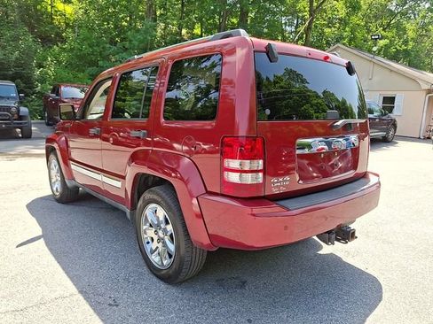 Used 2011 Jeep Liberty Limited w/ Tire & Wheel Group AWD/4WD image 6