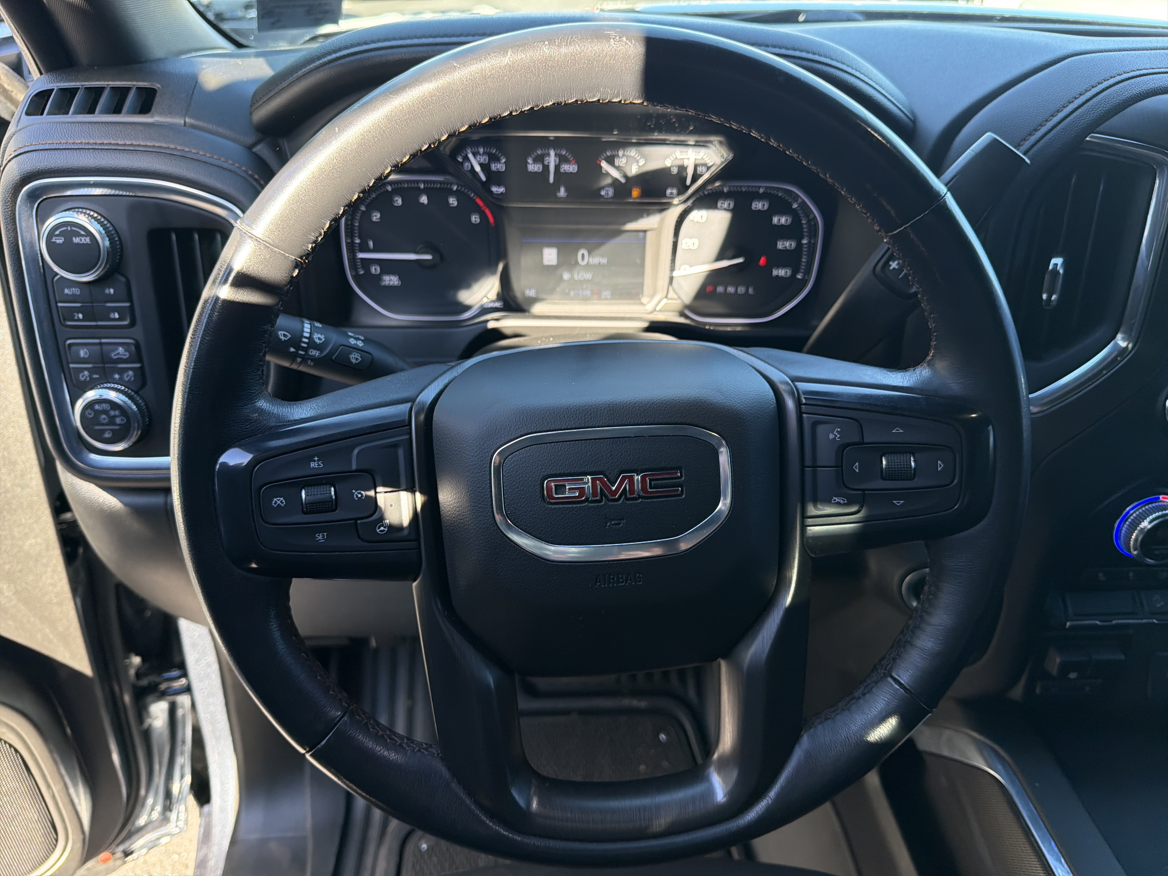 Used 2021 GMC Sierra 1500 AT4 w/ AT4 Preferred Package AWD/4WD image 17