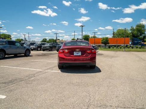 Used 2017 Chevrolet Malibu LT FWD image 5