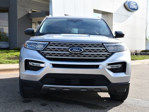Used 2024 Ford Explorer Limited AWD/4WD image 10