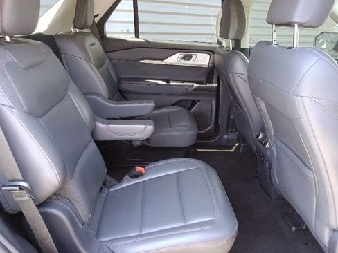 Certified 2025 Ford Explorer Active w/ Active Comfort Package AWD/4WD image 33