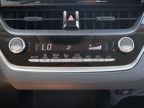 Used 2026 Toyota Corolla LE FWD image 11