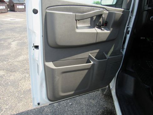 Used 2016 Chevrolet Express 2500 RWD image 26