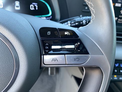 Certified 2025 Hyundai Elantra Sport image 27