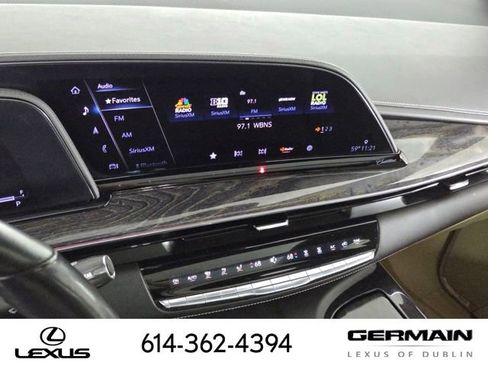 Used 2023 Cadillac Escalade Premium Luxury AWD/4WD image 25