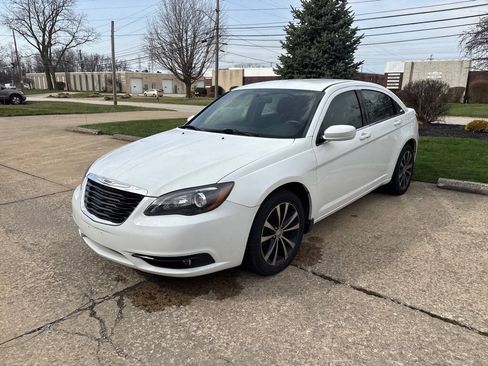 Used 2013 Chrysler 200 Touring w/ S Exterior Appearance Pkg FWD image 3