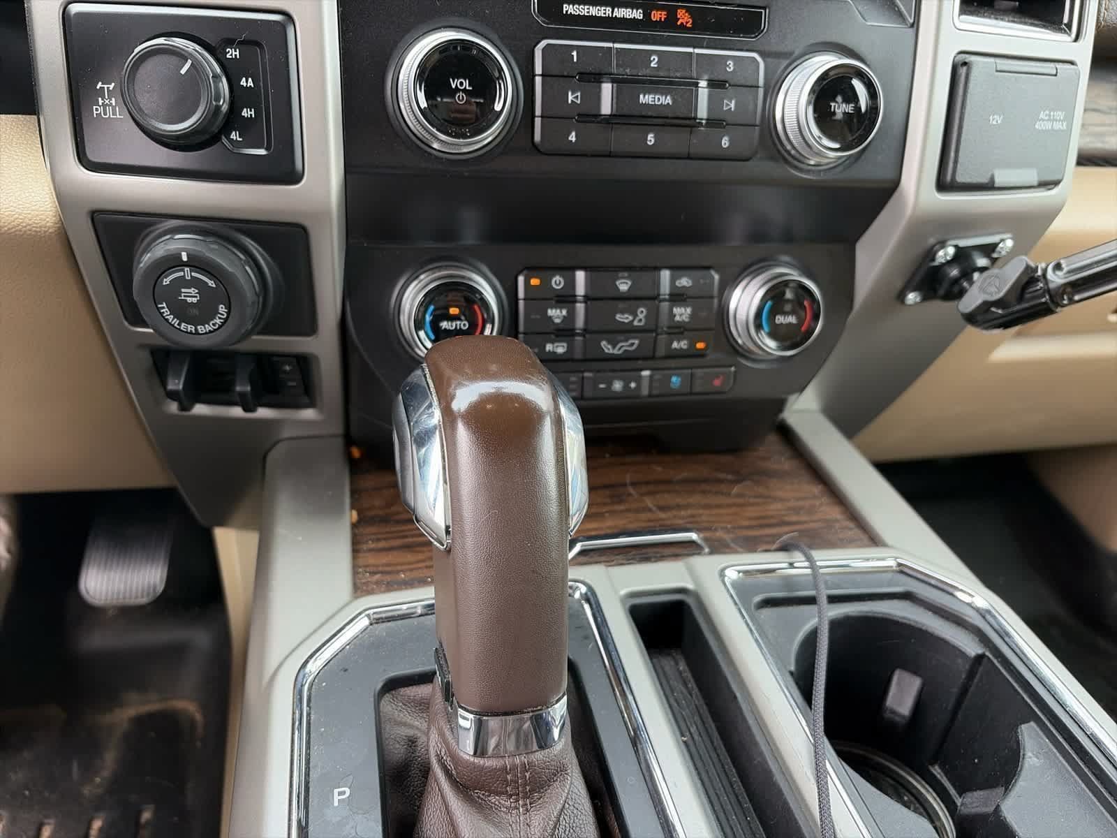 Used 2019 Ford F150 Lariat w/ Equipment Group 502A Luxury AWD/4WD image 4