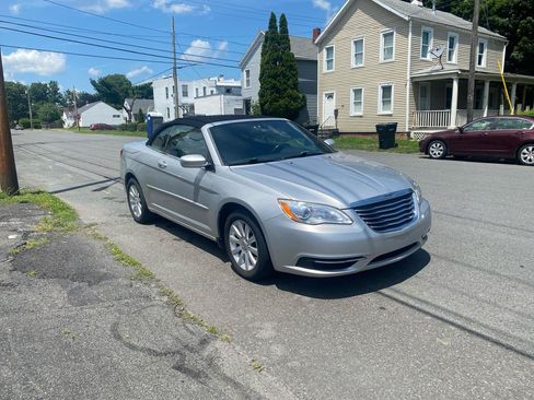 Used 2011 Chrysler 200 Touring FWD image 7